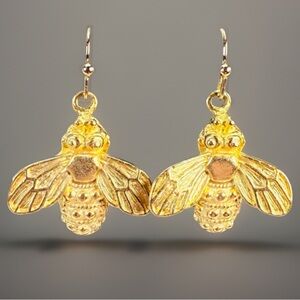 Beautiful bright matte, goldtone weighted bee pierced dangle earrings